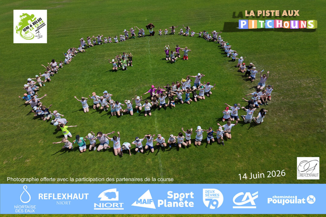 Photographie en hauteur des Pitchouns pour le smiley géant de la dernière de La 12-14 de Niort 2026